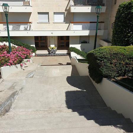 Appartement Avec Jardin Prive - 2 A 4 Voyageur Chaville Exterior foto
